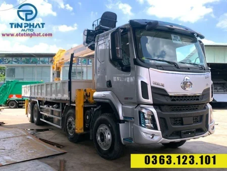 Xe cẩu Chenglong 4 chân gắn cẩu 12 tấn
