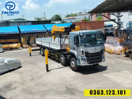 Xe cẩu Chenglong 4 chân gắn cẩu 12 tấn- mới nhất 2025