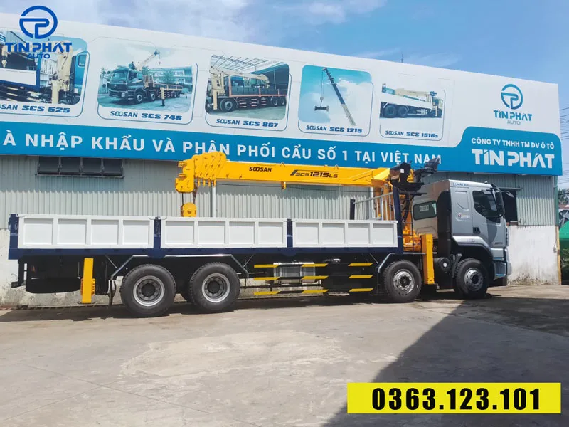 Xe cẩu Chenglong 4 chân gắn cẩu 12 tấn- Thùng dài 8m3