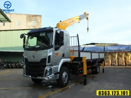 Xe Chenglong 2 chân gắn cẩu Soosan 5 tấn- xe trang bị chân tú sau