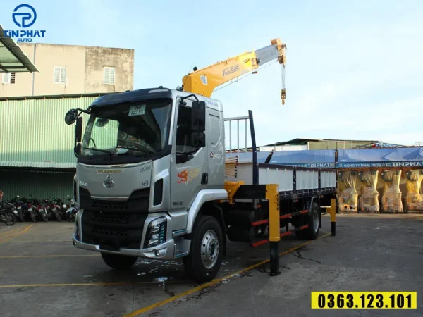 Xe Chenglong 2 chân gắn cẩu Soosan 5 tấn- xe trang bị chân tú sau