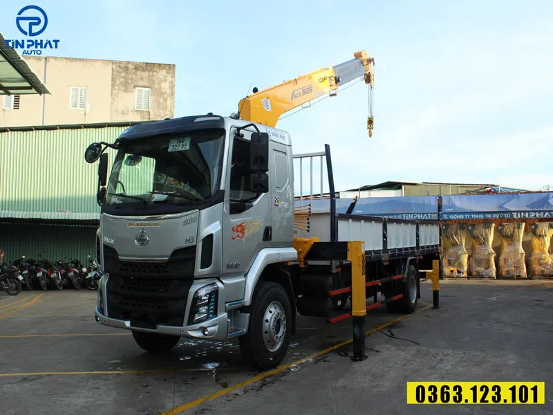 Xe Chenglong 2 chân gắn cẩu Soosan 5 tấn- xe trang bị chân tú sau