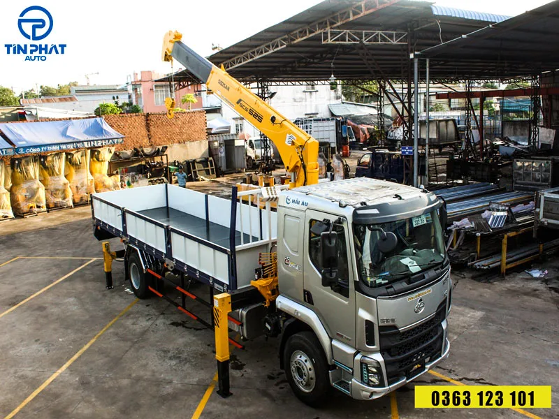 Xe Chenglong 2 chân gắn cẩu Soosan 5 tấn- xe sẵn.