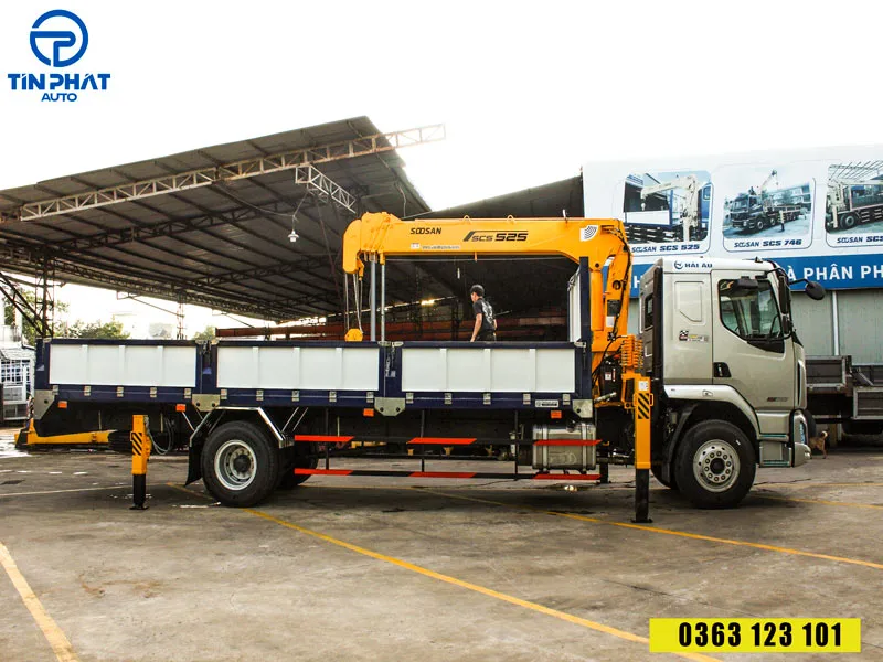 Xe Chenglong 2 chân gắn cẩu Soosan 5 tấn- thùng dài 7.5m