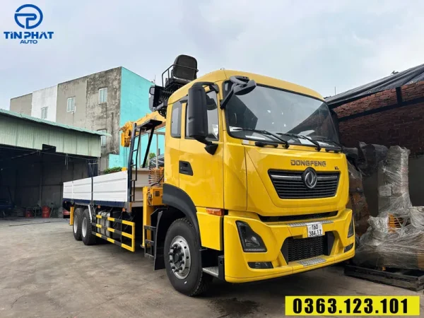 Xe Tải Dongfeng 3 Chân Gắn Cẩu Soosan 8 Tấn-cabin màu vàng
