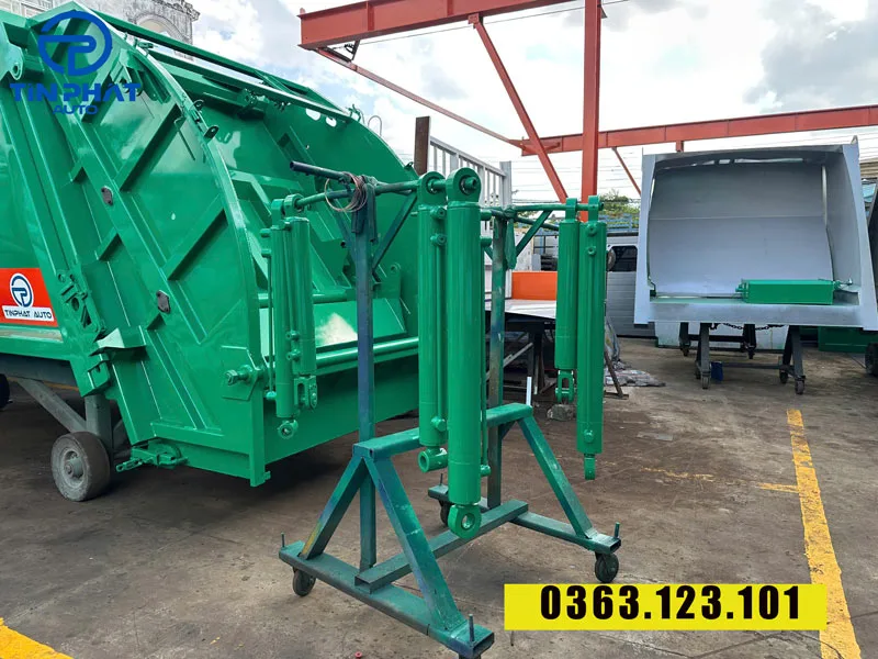 xe ép rác 3 khối Thaco Kia 250- xylanh Italia, mới 100%