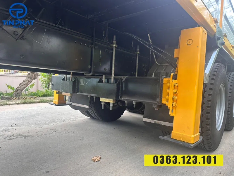 XE UD 4 CHÂN GẮN CẨU SOOSAN 15 TẤN- TẢI TRỌNG: 9.900 KG
