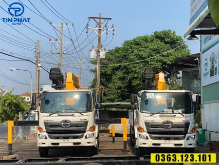 xe hino 3 chân gắn cẩu soosan 8 tấn mới nhất