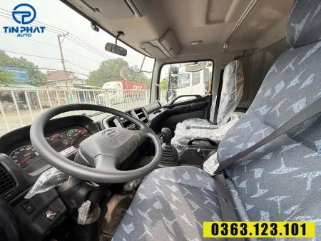 Xe hino 3 chấn gắn cẩu Soosan 8 tấn- Cabin