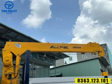 Xe hino 3 chân gắn cẩu soosan 8 tấn. (Model 746)