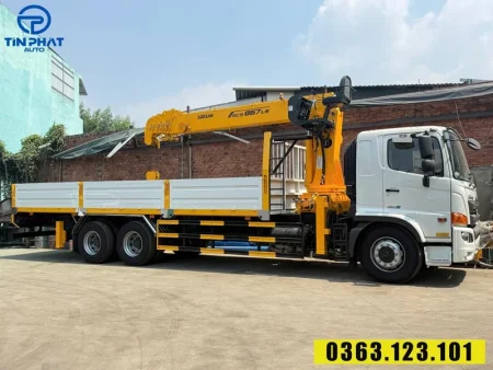Xe tải Hino FM gắn cẩu Soosan 8 tấn 7 khúc. Được trang bị đầy đủ cảm biến chạm cần, cảm biến quá tải,..